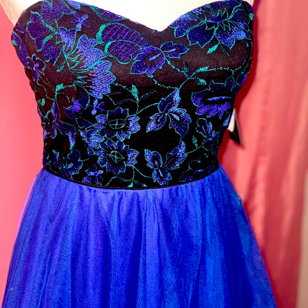 🚫 SOLD 🚫 Beautiful Blue detailed dress.